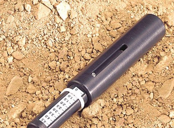 Pocket Penetrometer vs Hand Vane Tester: Which Should You Use?